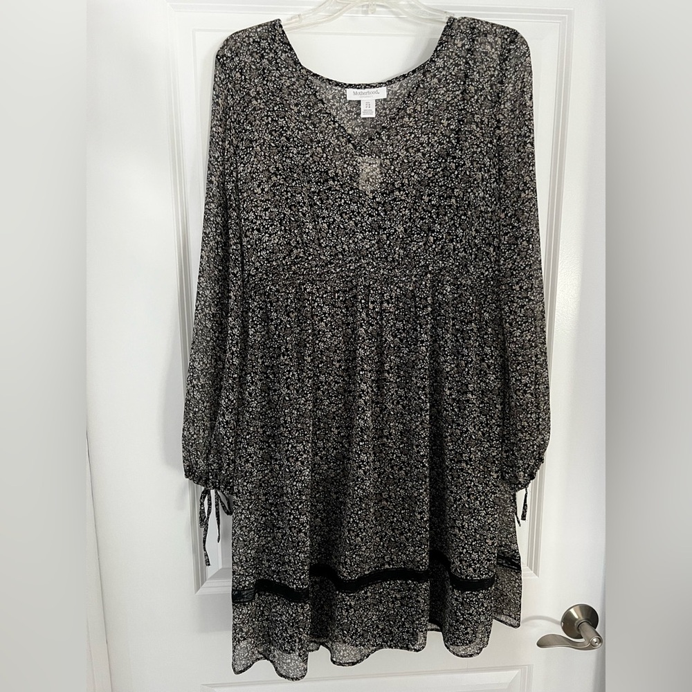NWT. Black Floral Maternity Dress. Size Large.